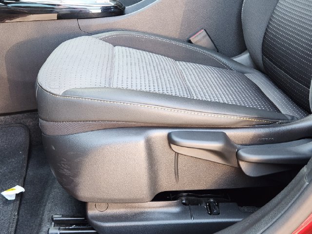Used 2024 Chevrolet Trax LT w/ Driver Confidence Package FWD image 24