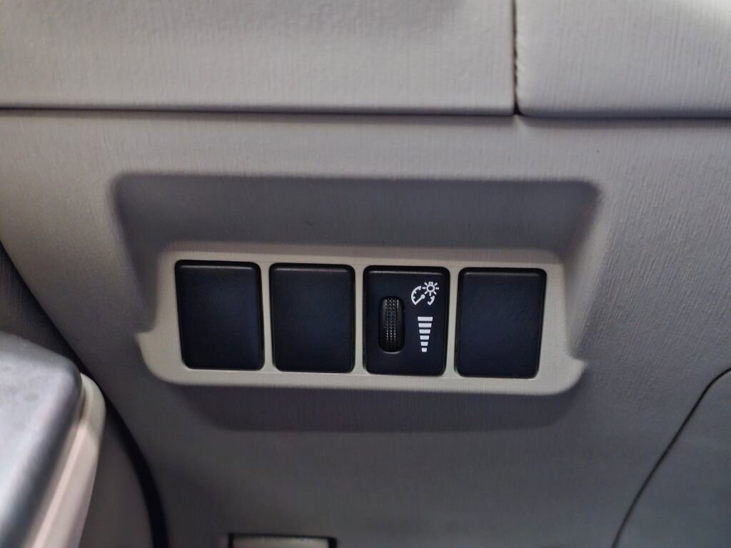 Used 2014 Toyota Prius V Three image 31