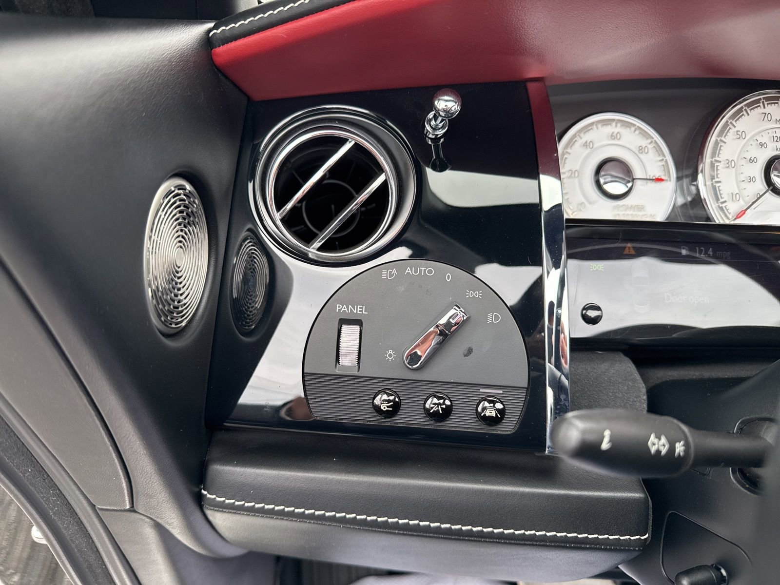 Used 2018 Rolls-Royce Dawn image 41