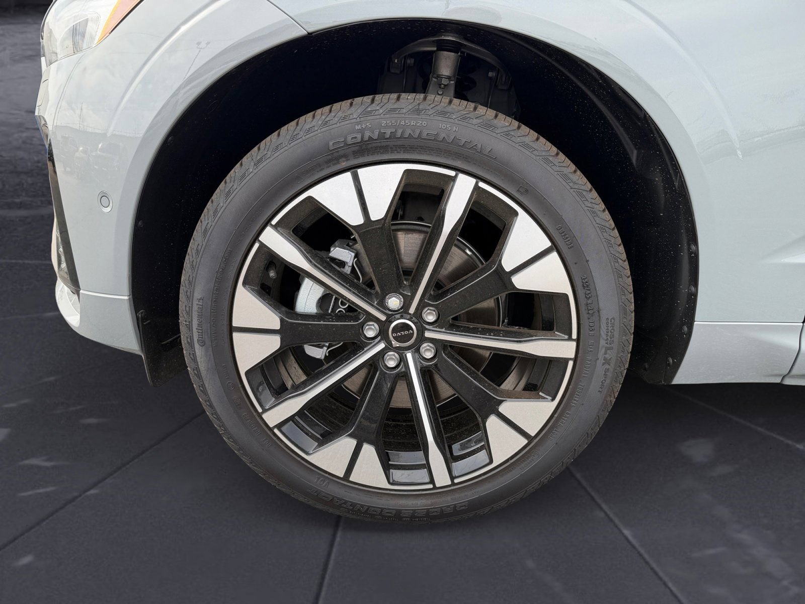 New 2026 Volvo XC60 B5 Plus w/ Protection Package Premier AWD/4WD image 14