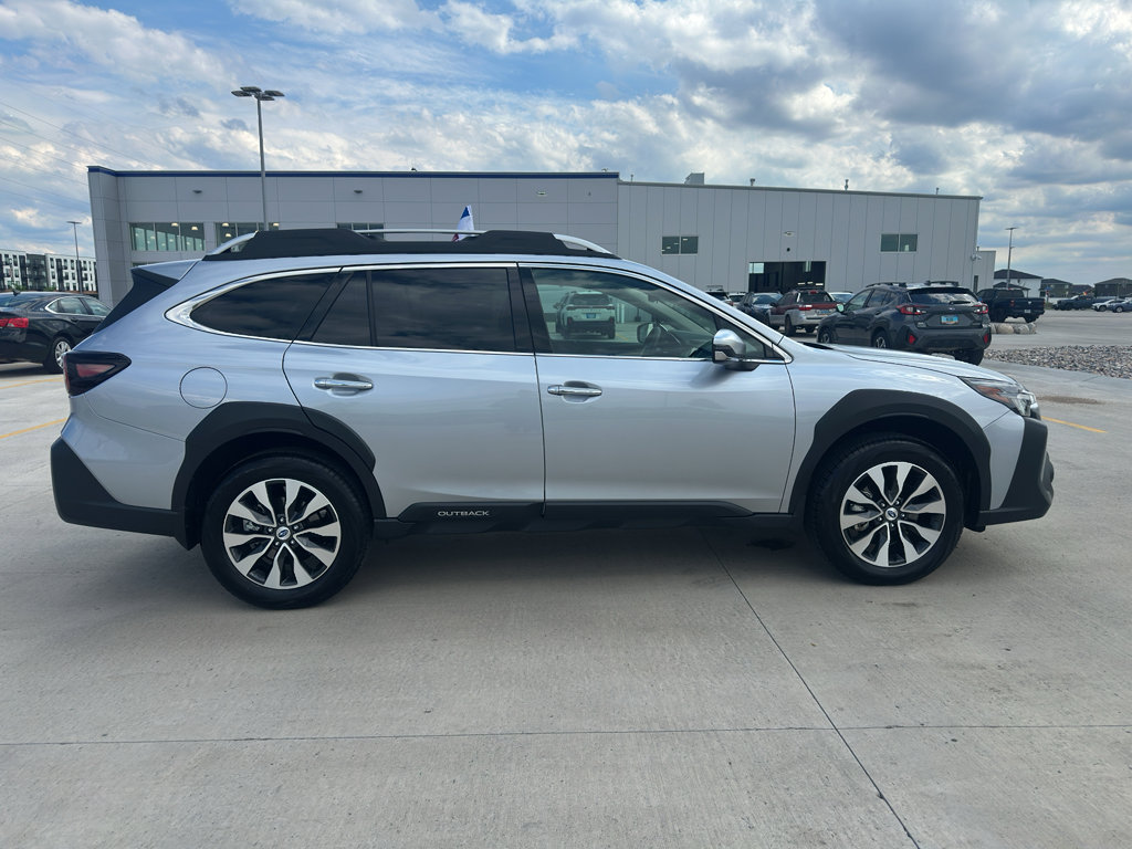 Used 2025 Subaru Outback Touring AWD/4WD image 4