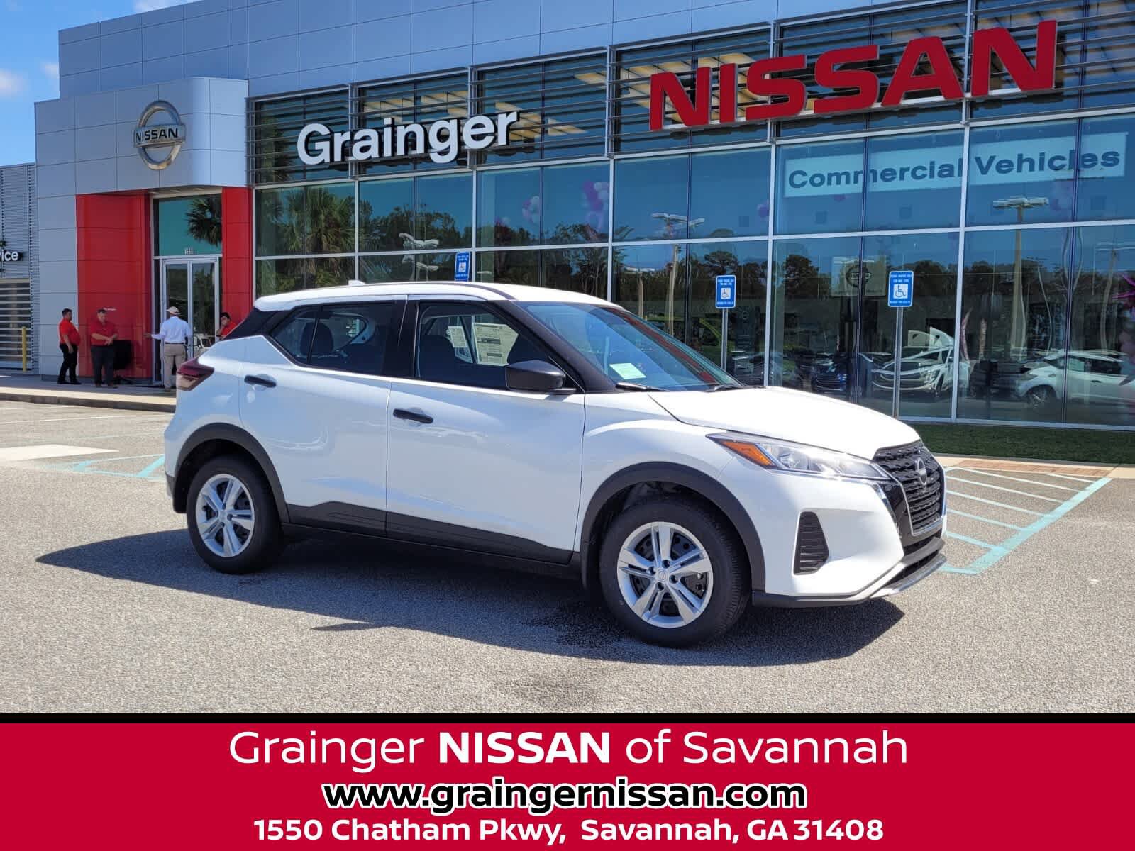 New 2025 Nissan Kicks Play S