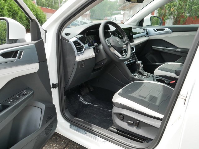 New 2026 Volkswagen Taos SE FWD image 7