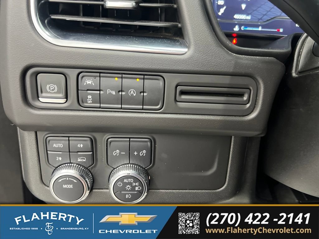 Used 2023 GMC Yukon XL SLT AWD/4WD image 25