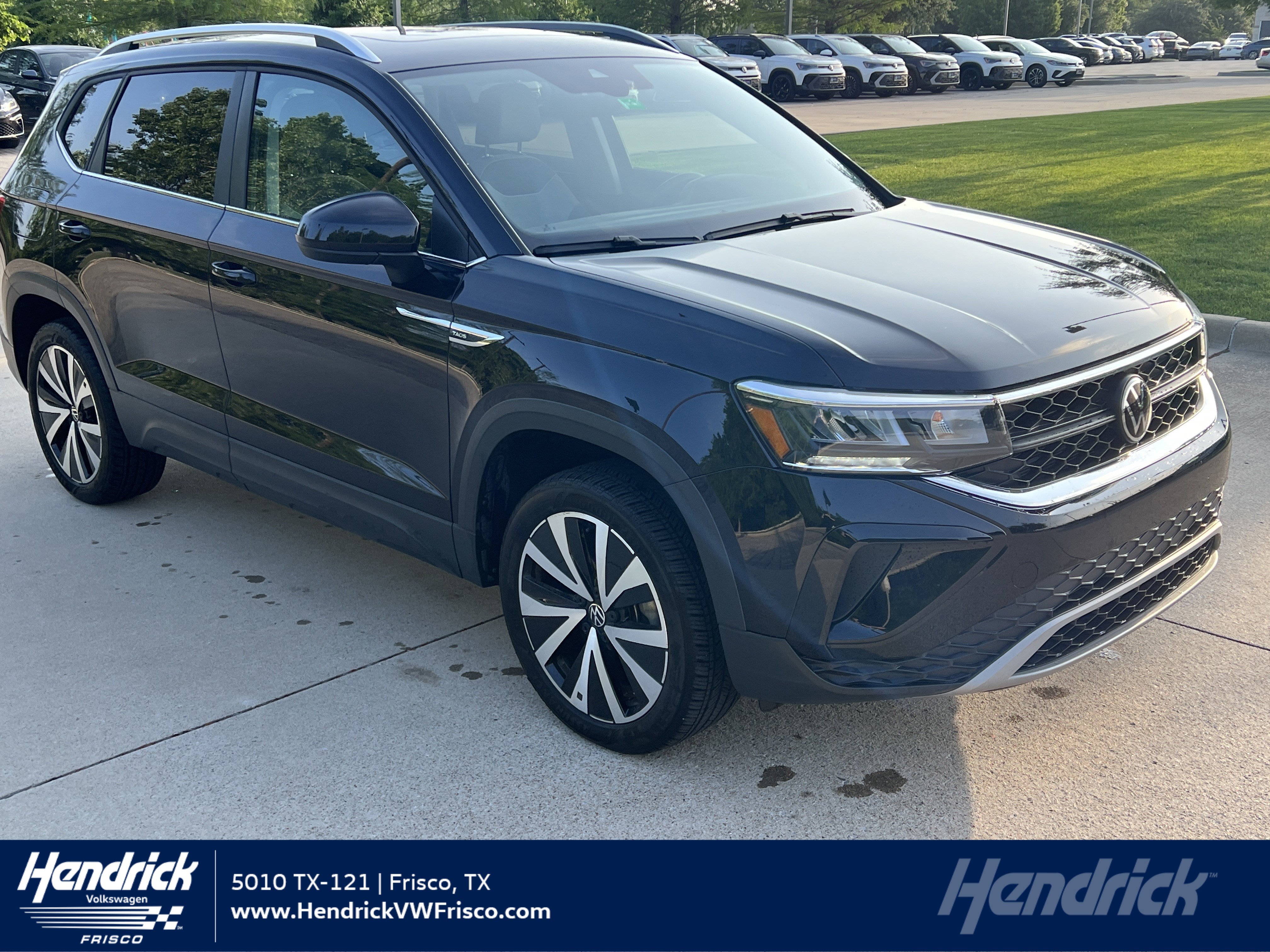 Certified 2024 Volkswagen Taos SE w/ Panoramic Sunroof Package