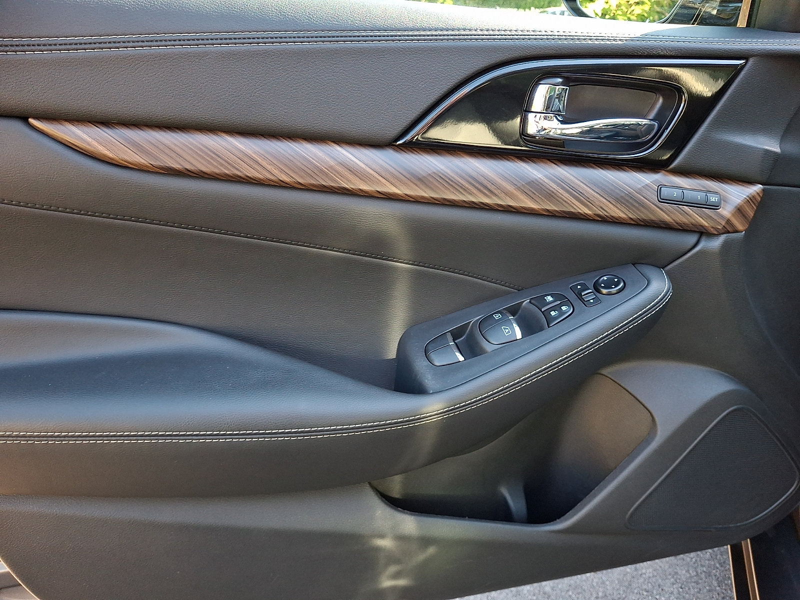 Used 2016 Nissan Maxima Platinum FWD image 12