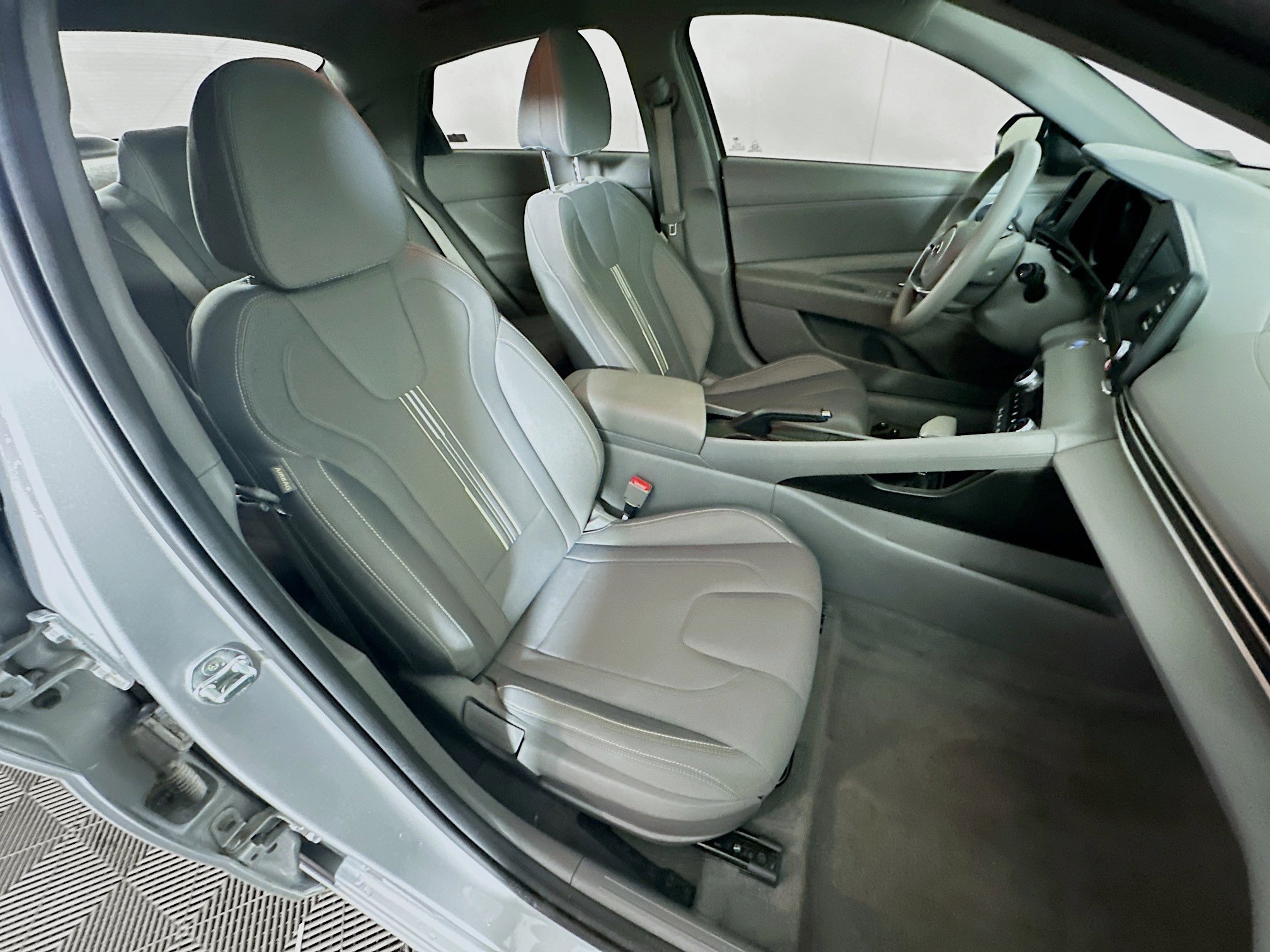 Used 2023 Hyundai Elantra SEL image 30