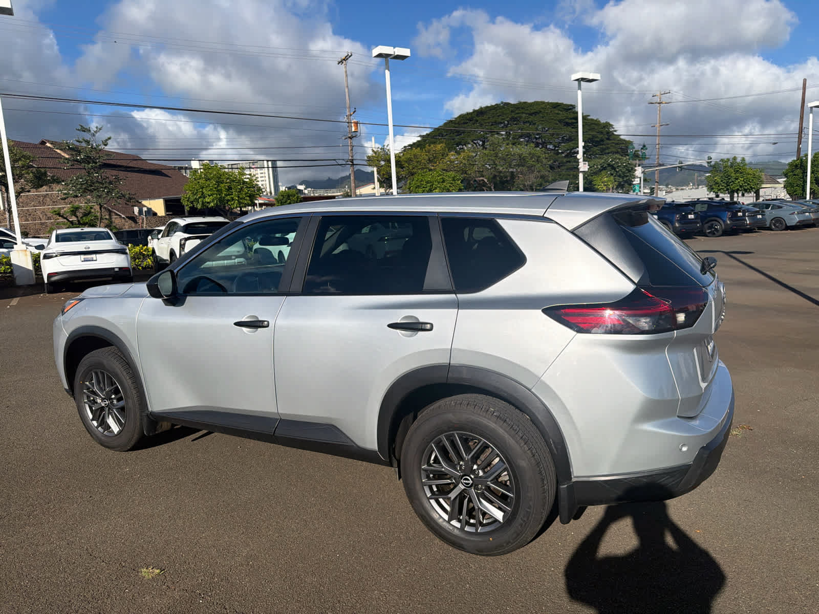 Used 2024 Nissan Rogue S FWD image 4