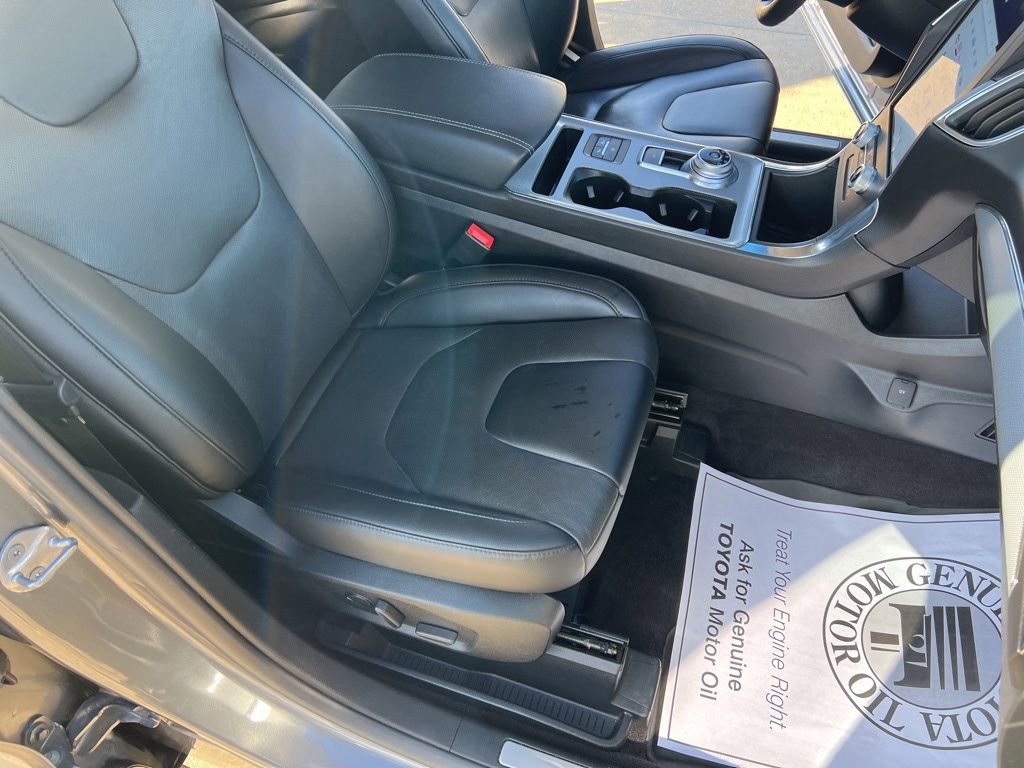 Used 2021 Ford Edge Titanium w/ Equipment Group 301A image 19