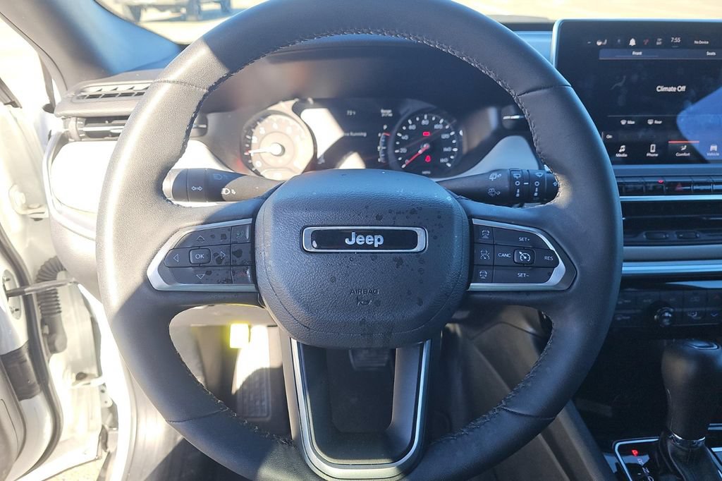 Used 2025 Jeep Compass Limited AWD/4WD image 3