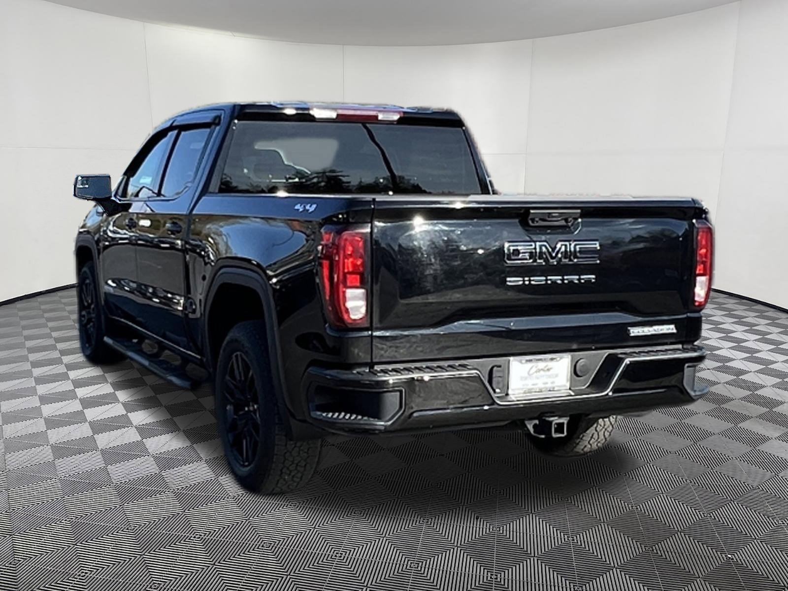 Used 2023 GMC Sierra 1500 Elevation w/ LPO, Elevation Black Package AWD/4WD image 4