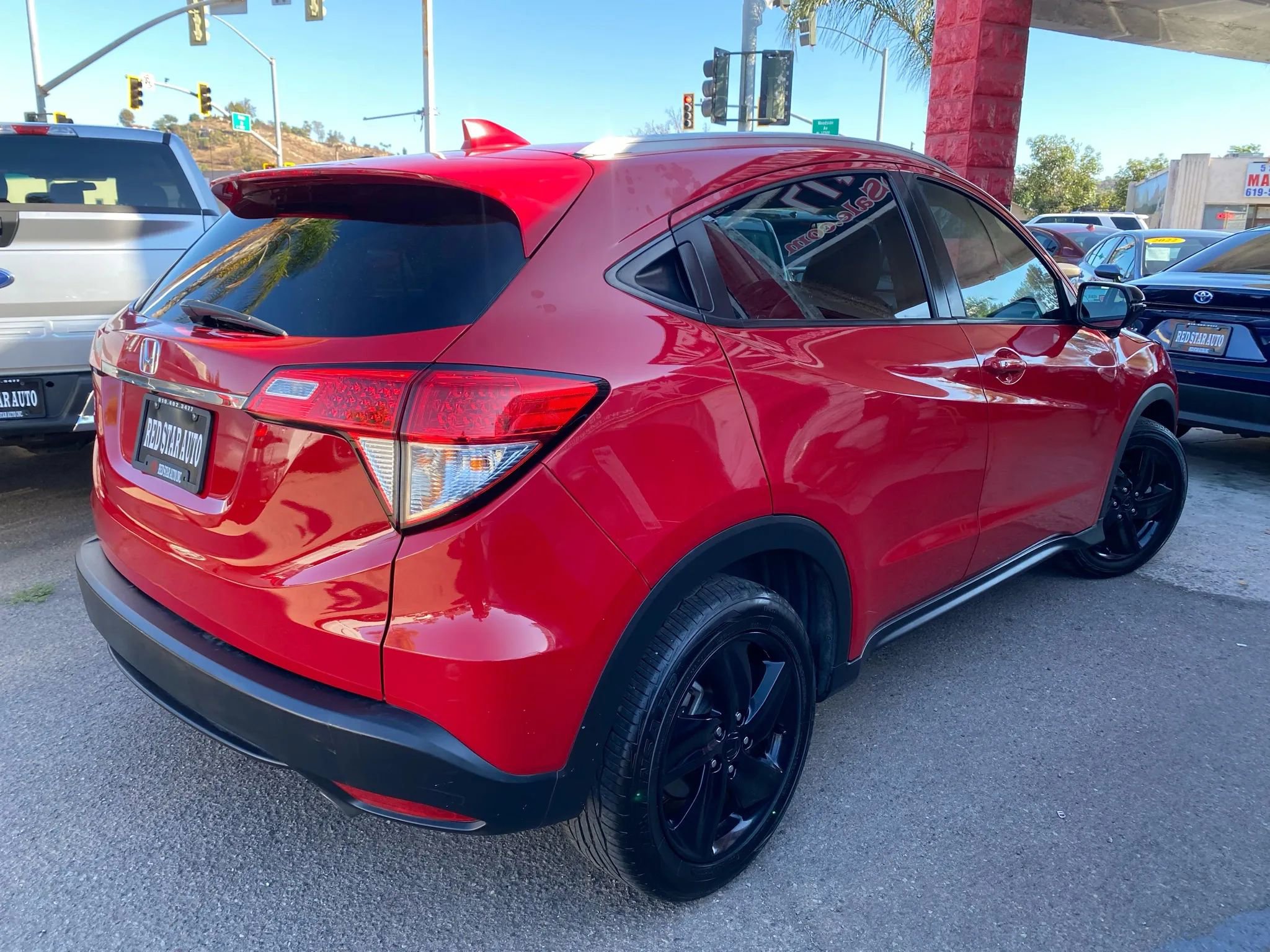 Used 2019 Honda HR-V EX-L image 2