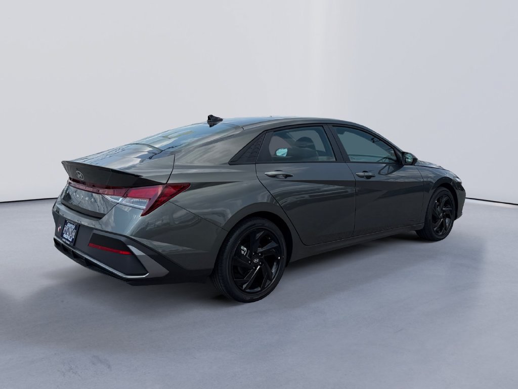 New 2026 Hyundai Elantra SEL Sport FWD image 3