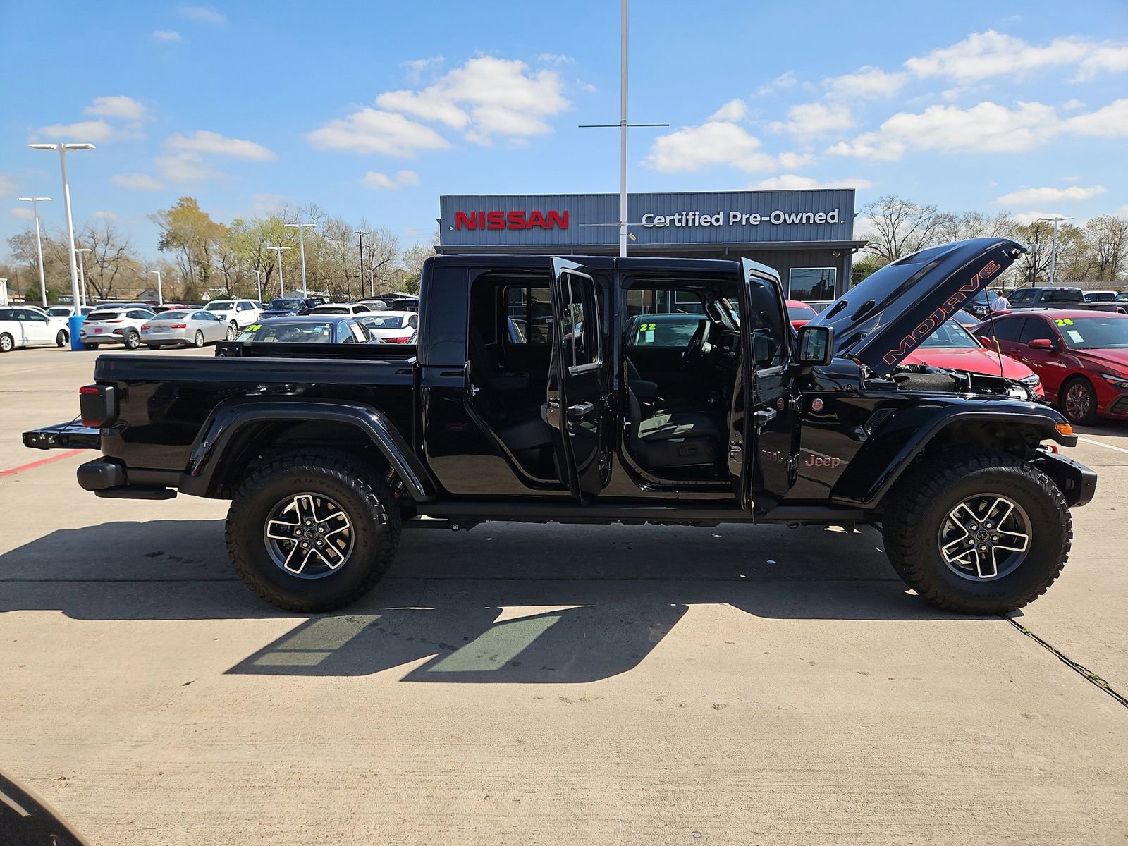 Used 2025 Jeep Gladiator Mojave image 12
