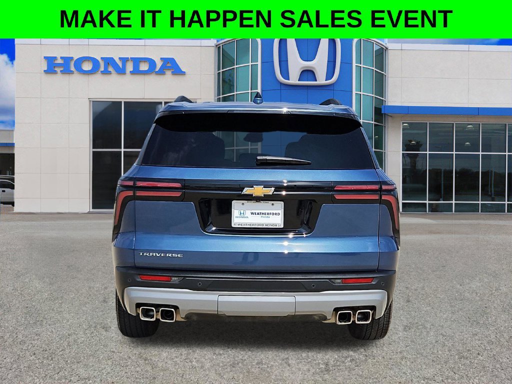 Used 2025 Chevrolet Traverse LT w/ Driver Confidence Package FWD image 4