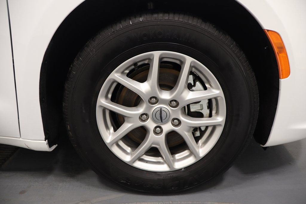 Certified 2025 Chrysler Pacifica Select FWD image 31