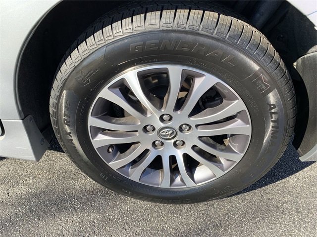 Used 2020 Toyota Sienna Limited image 36