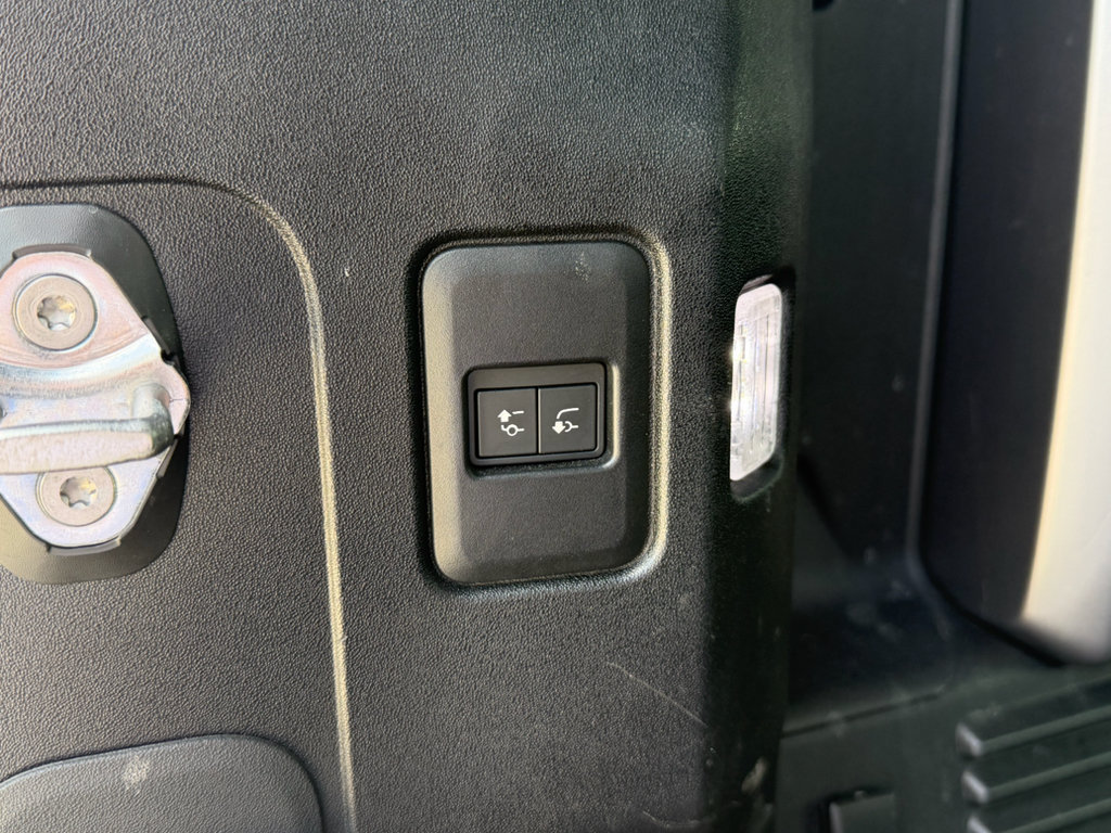 Used 2023 Land Rover Defender 110 X-Dynamic SE AWD/4WD image 34