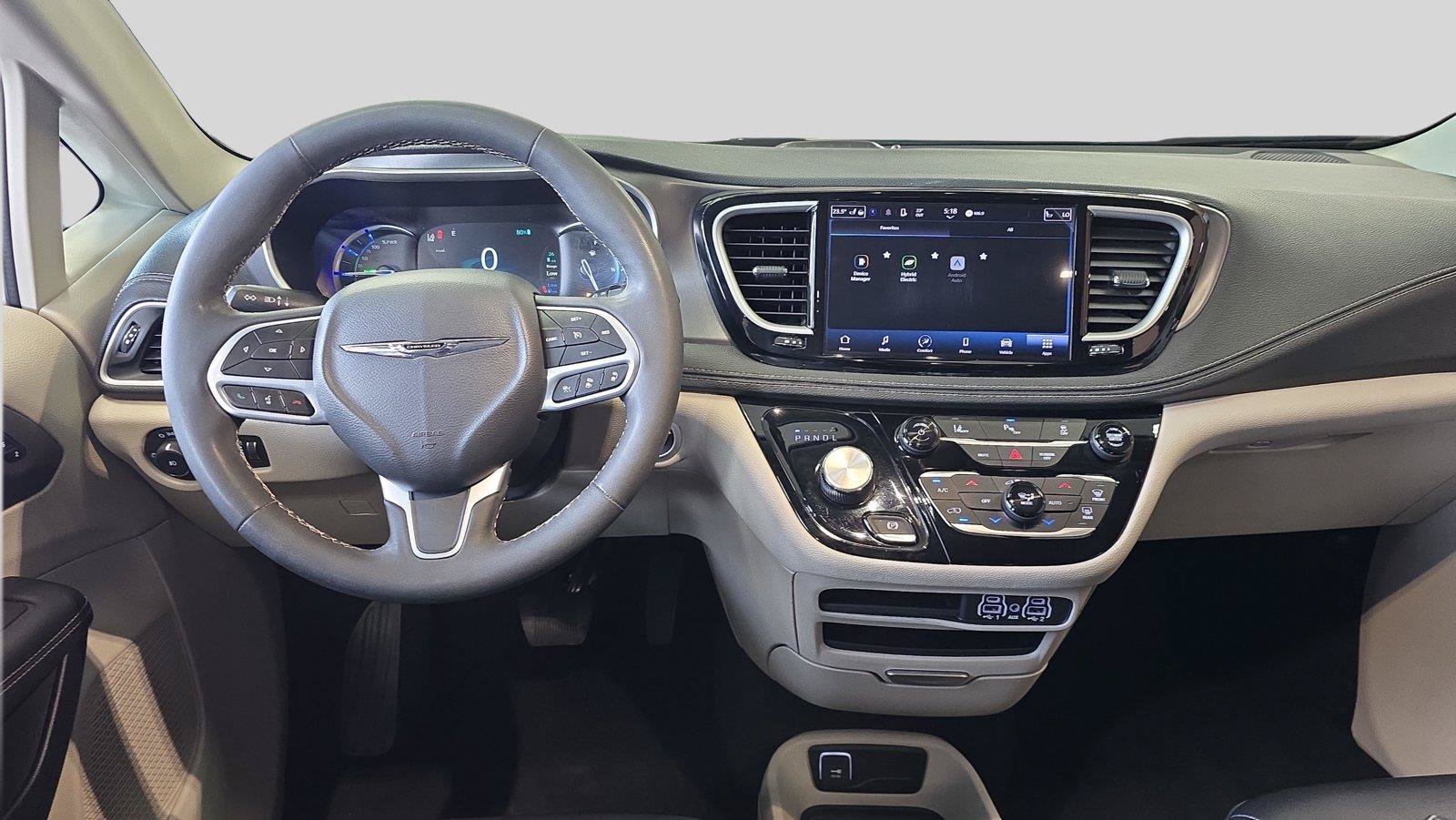 Used 2023 Chrysler Pacifica Touring-L FWD image 9