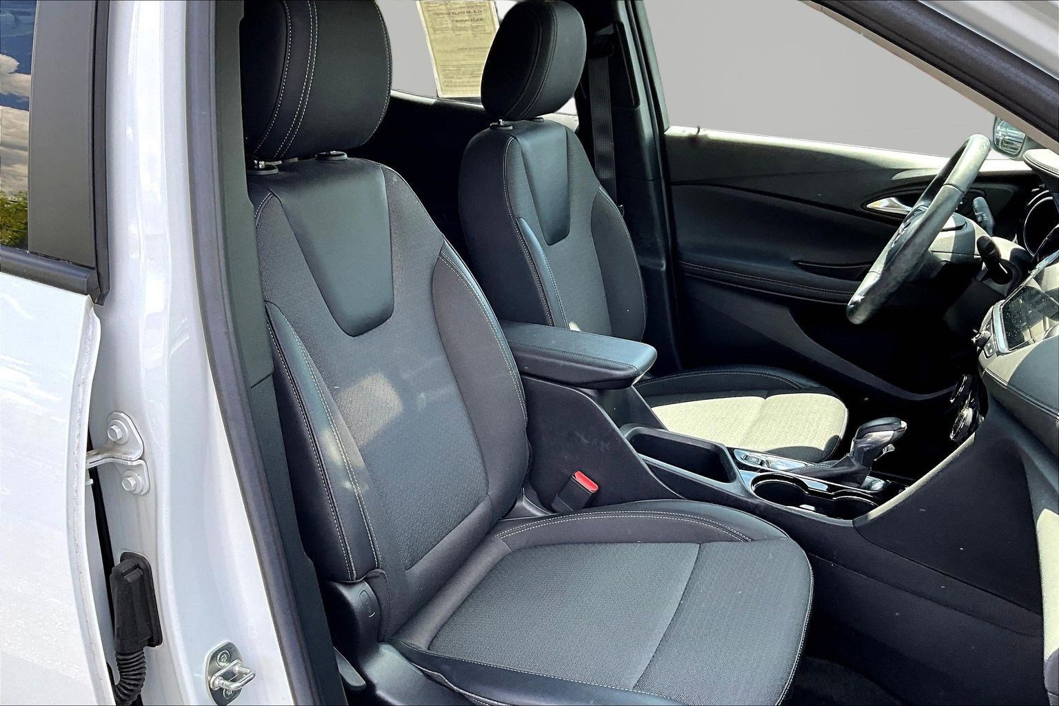 Used 2023 Buick Encore GX Preferred w/ Cold Weather Comfort Package FWD image 28