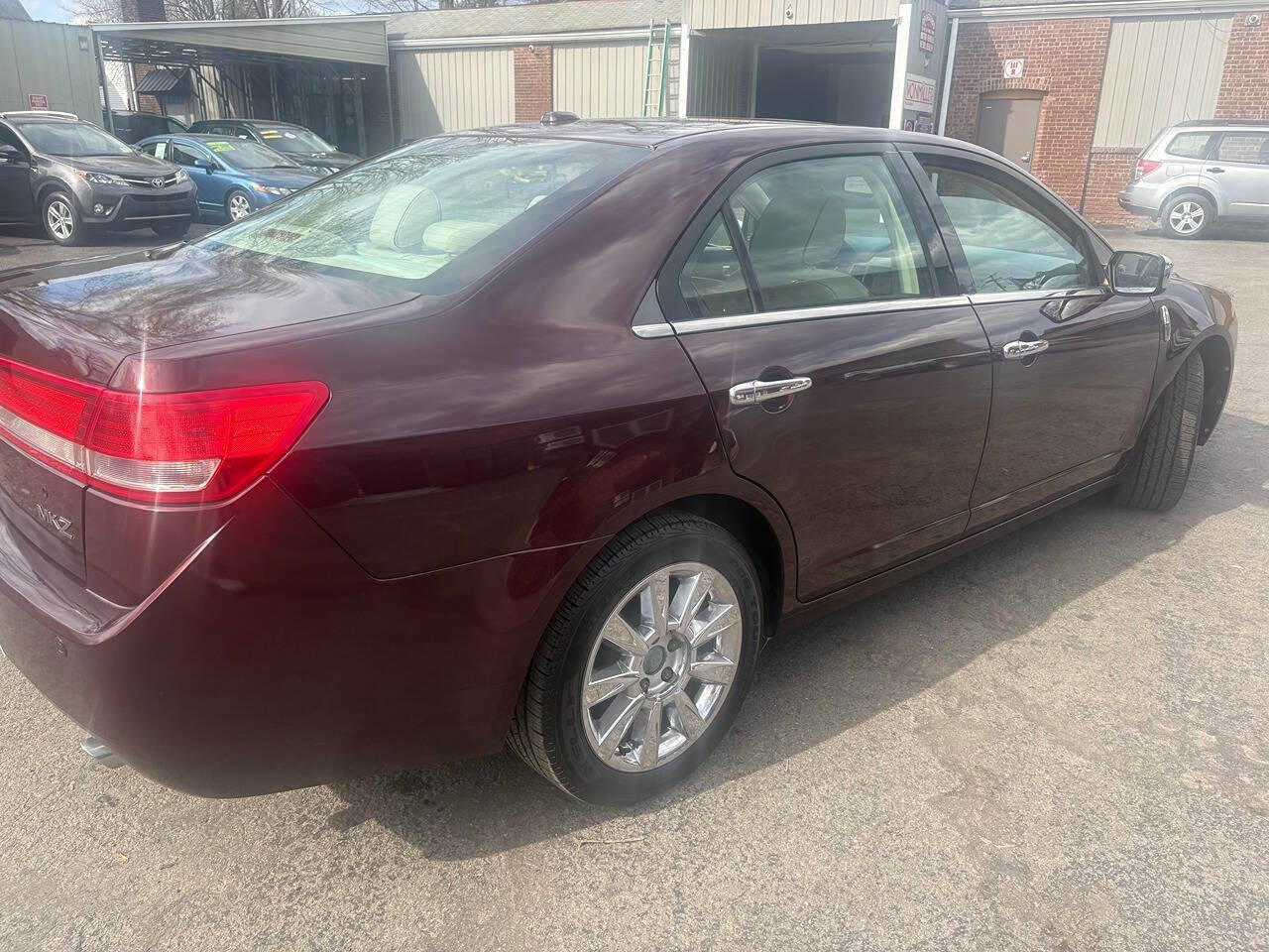 Used 2011 Lincoln MKZ w/ 102A Rapid Spec Order Code FWD image 7