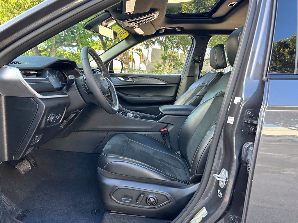 Certified 2025 Jeep Grand Cherokee L Altitude RWD image 16