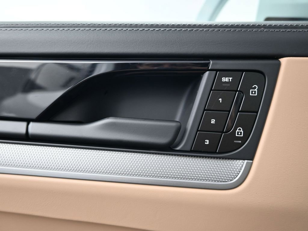 Certified 2026 Porsche Cayenne Coupe image 18