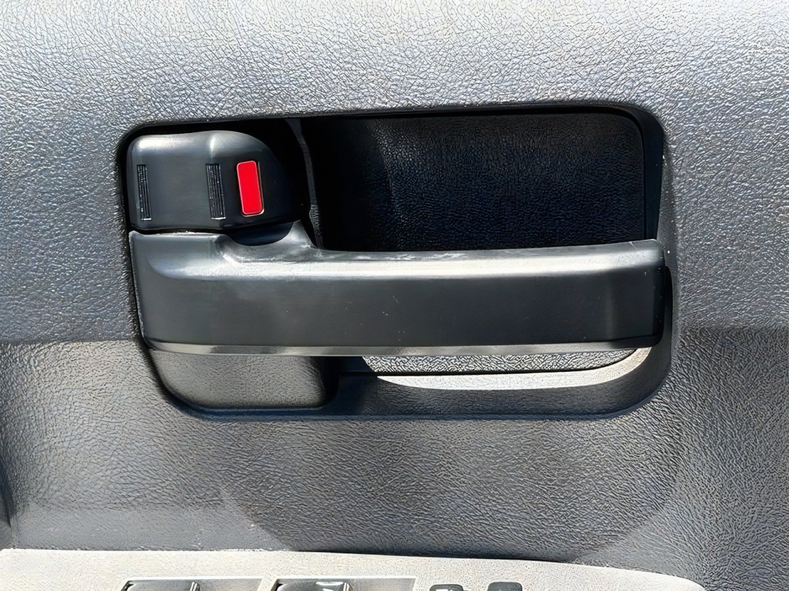 Used 2013 Toyota Tundra 4x4 CrewMax w/ Tow Pkg image 17