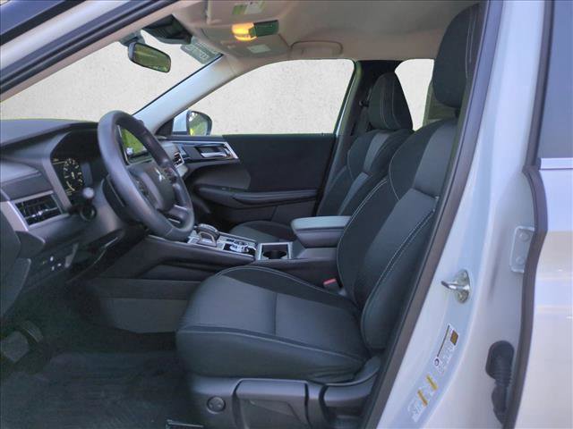 Used 2024 Mitsubishi Outlander ES image 15