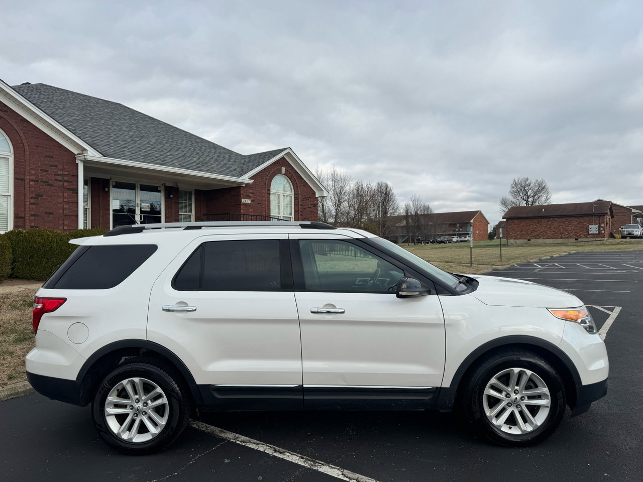 Used 2013 Ford Explorer XLT image 11