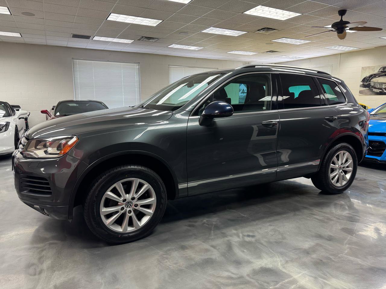 Used 2014 Volkswagen Touareg Sport AWD/4WD image 8
