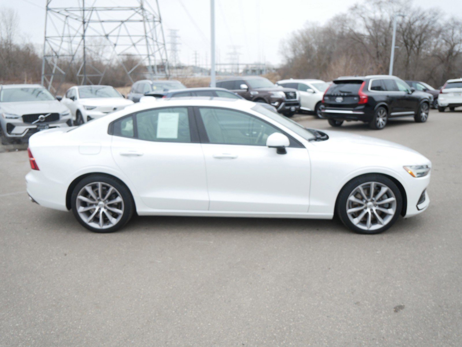 Used 2019 Volvo S60 T6 Momentum w/ Premium Package image 8