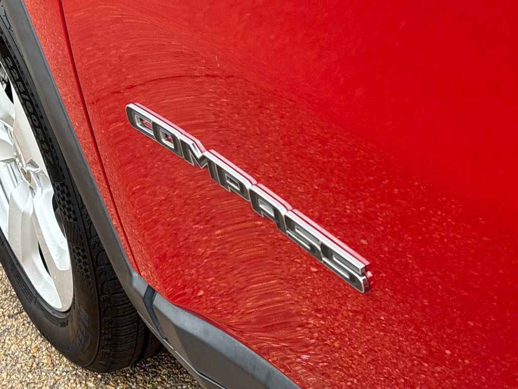 Used 2018 Jeep Compass Latitude FWD image 33