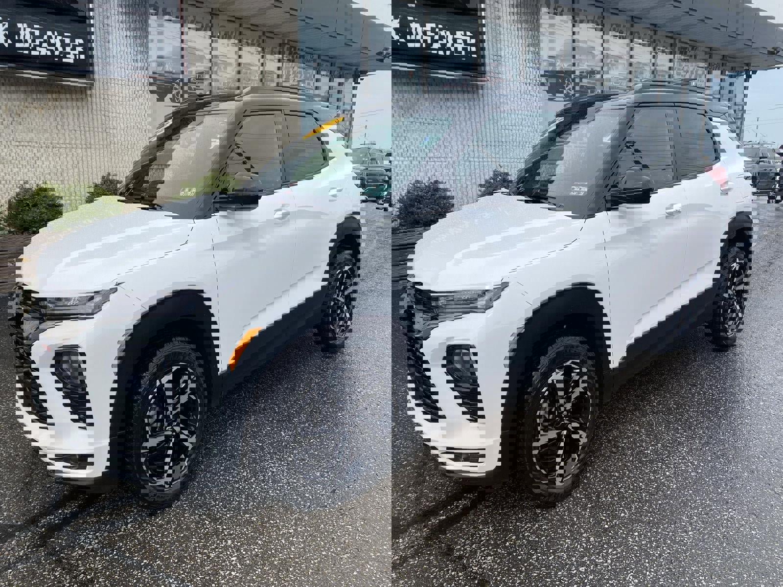 Certified 2022 Chevrolet TrailBlazer RS w/ Sun and Liftgate Package AWD/4WD image 2