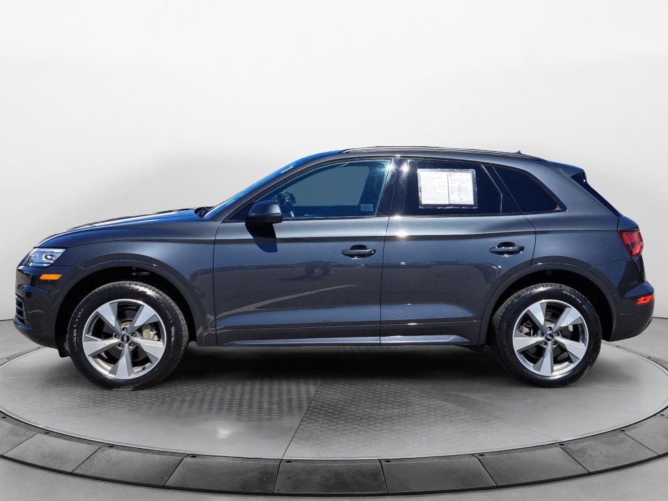 Used 2020 Audi Q5 2.0T Premium w/ Titanium Sport Package image 4