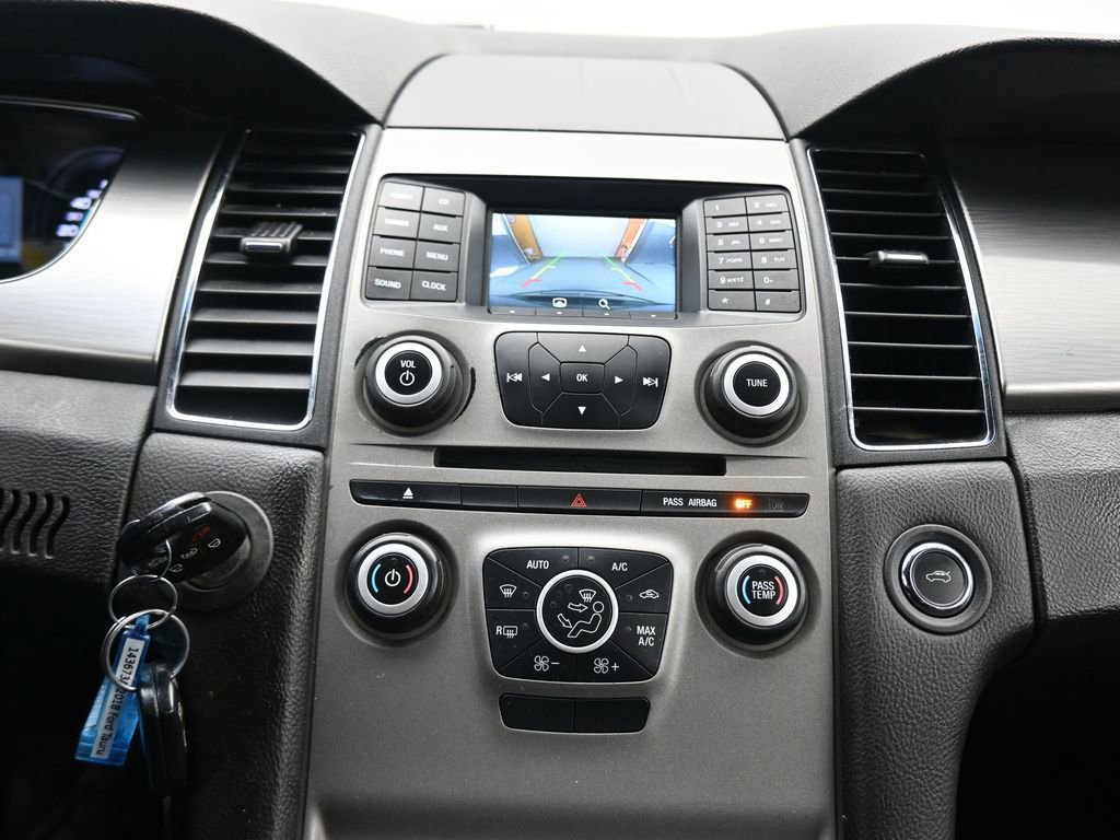 Used 2018 Ford Taurus SEL FWD image 18