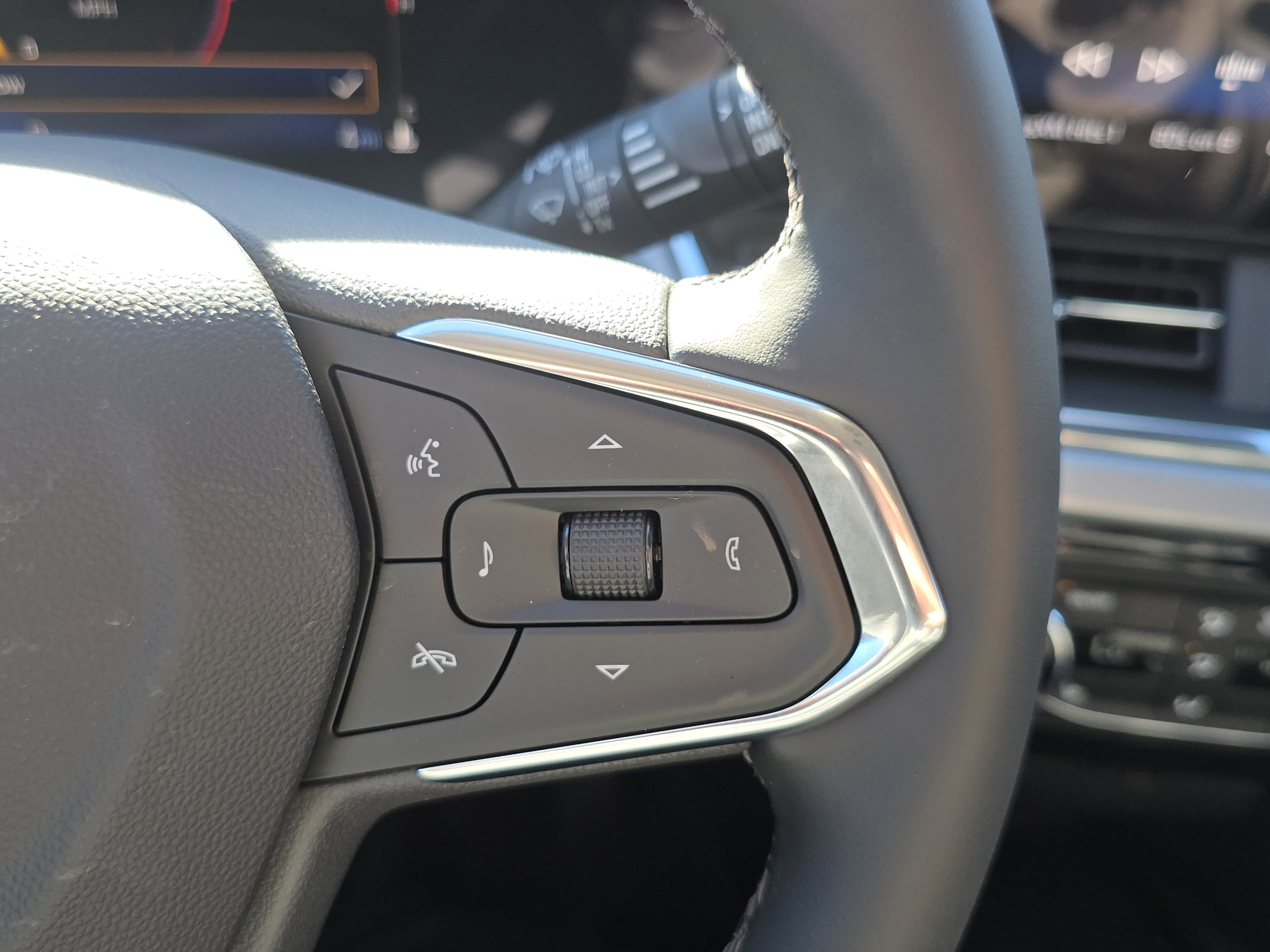 New 2026 Chevrolet Trax LT w/ Sunroof Package image 28