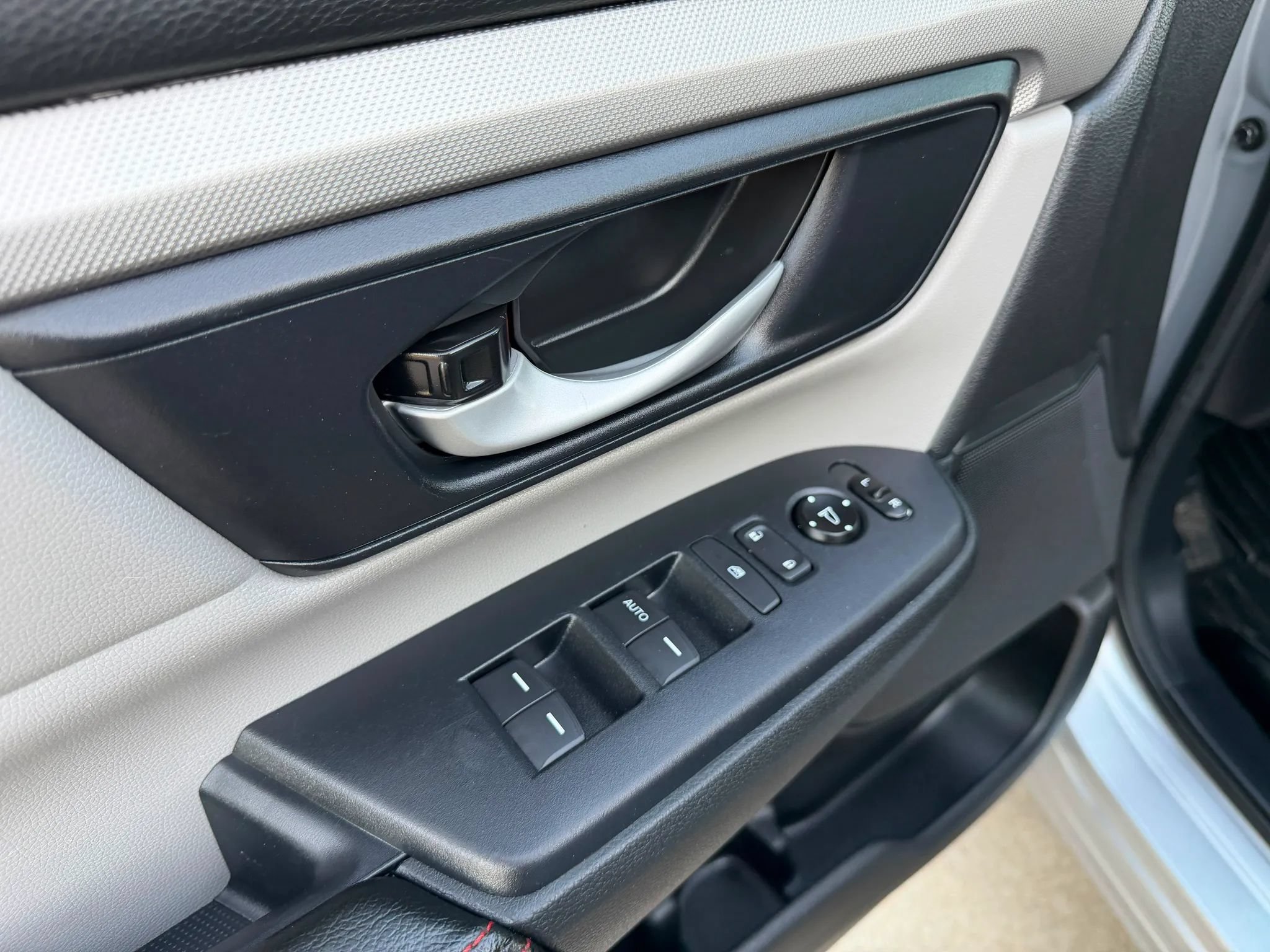 Used 2018 Honda CR-V LX image 11
