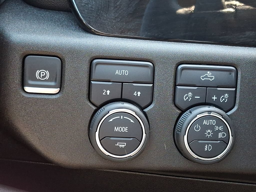 Certified 2025 Chevrolet Silverado 1500 RST AWD/4WD image 24