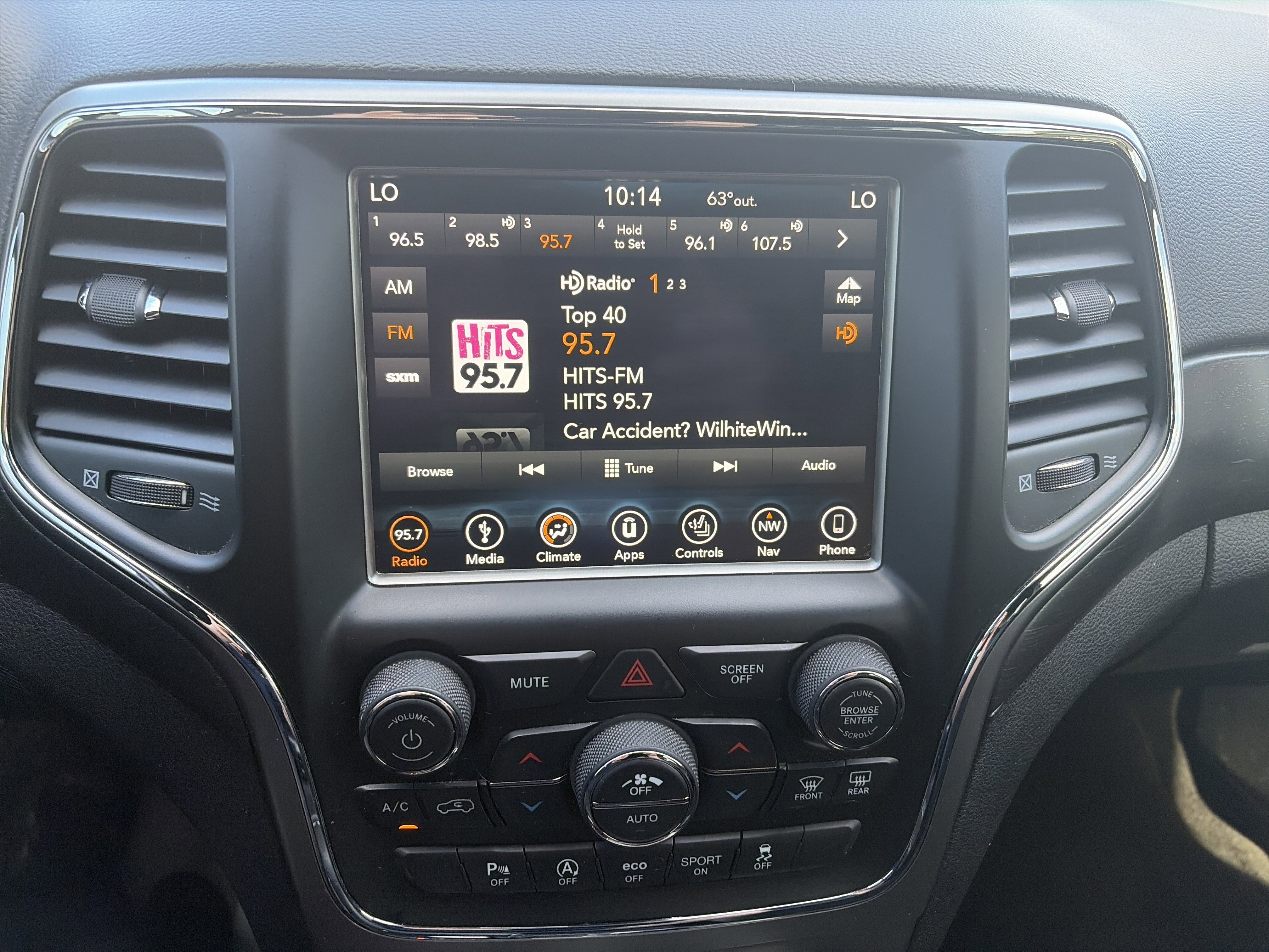 Used 2018 Jeep Grand Cherokee Altitude AWD/4WD image 14