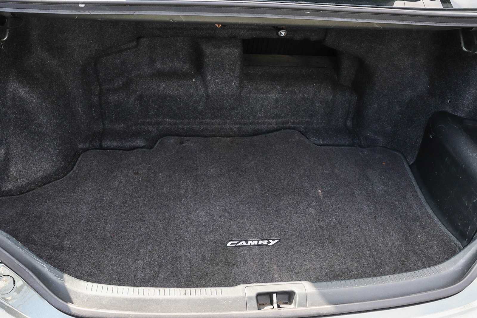 Used 2014 Toyota Camry XLE w/ Leather Package FWD image 17