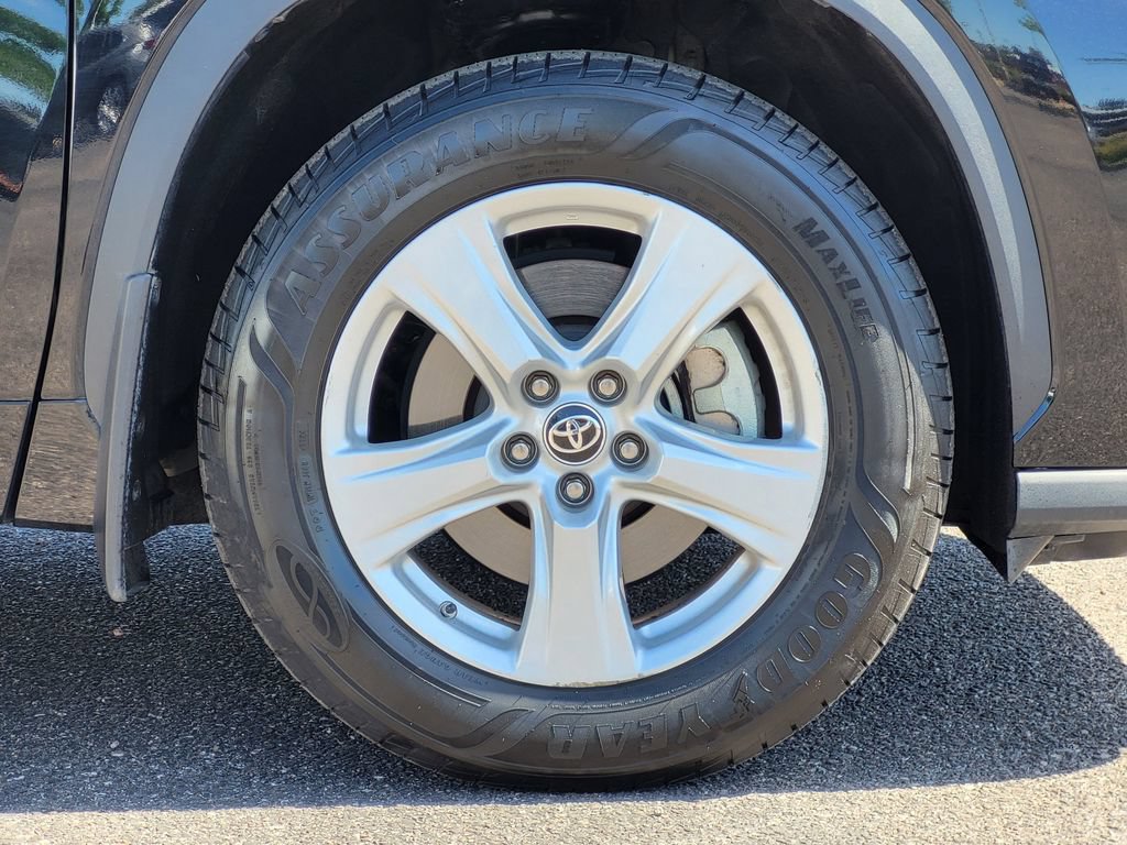 Used 2021 Toyota Highlander LE AWD/4WD image 30