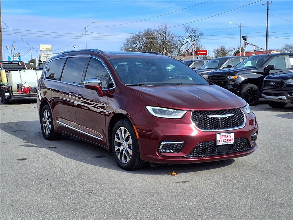 Used 2021 Chrysler Pacifica Limited w/ Uconnect Theater Family Group image 25