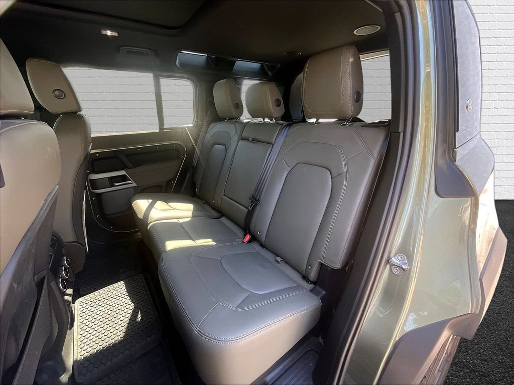 Used 2023 Land Rover Defender 110 SE AWD/4WD image 18