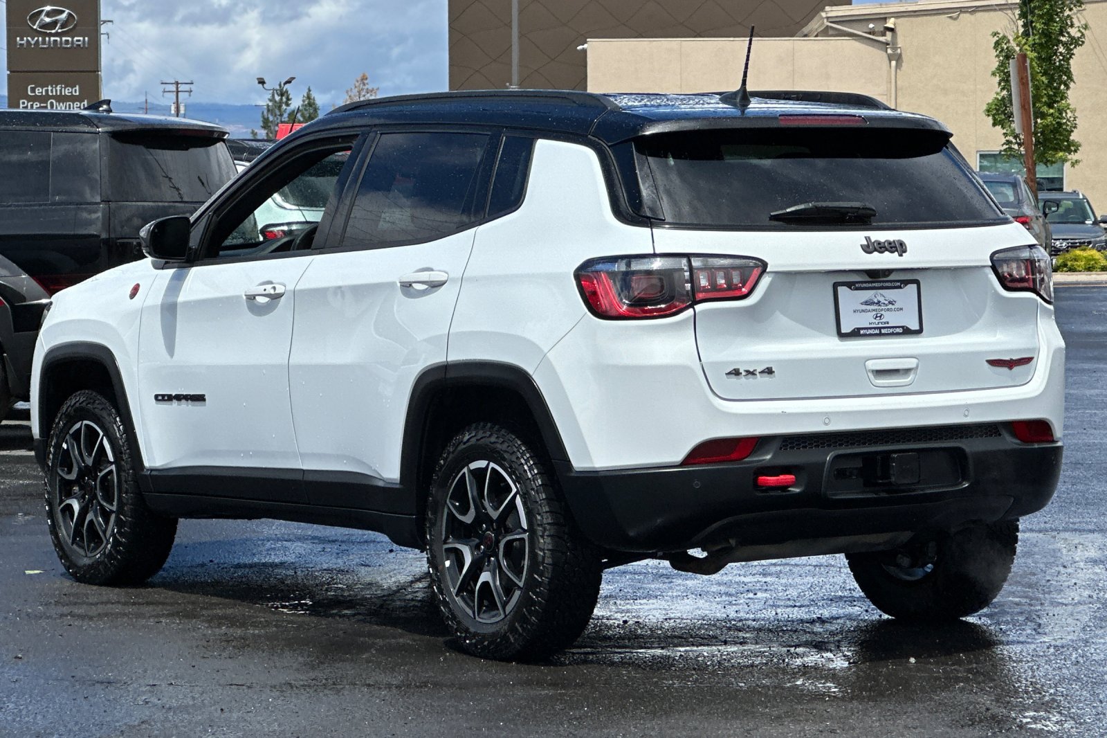 Used 2025 Jeep Compass Trailhawk w/ Trailer Tow Group AWD/4WD image 6