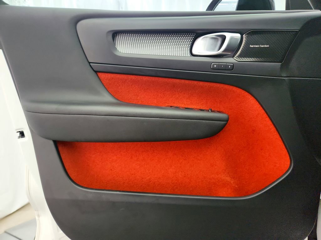 Used 2019 Volvo XC40 T5 R-Design AWD/4WD image 24