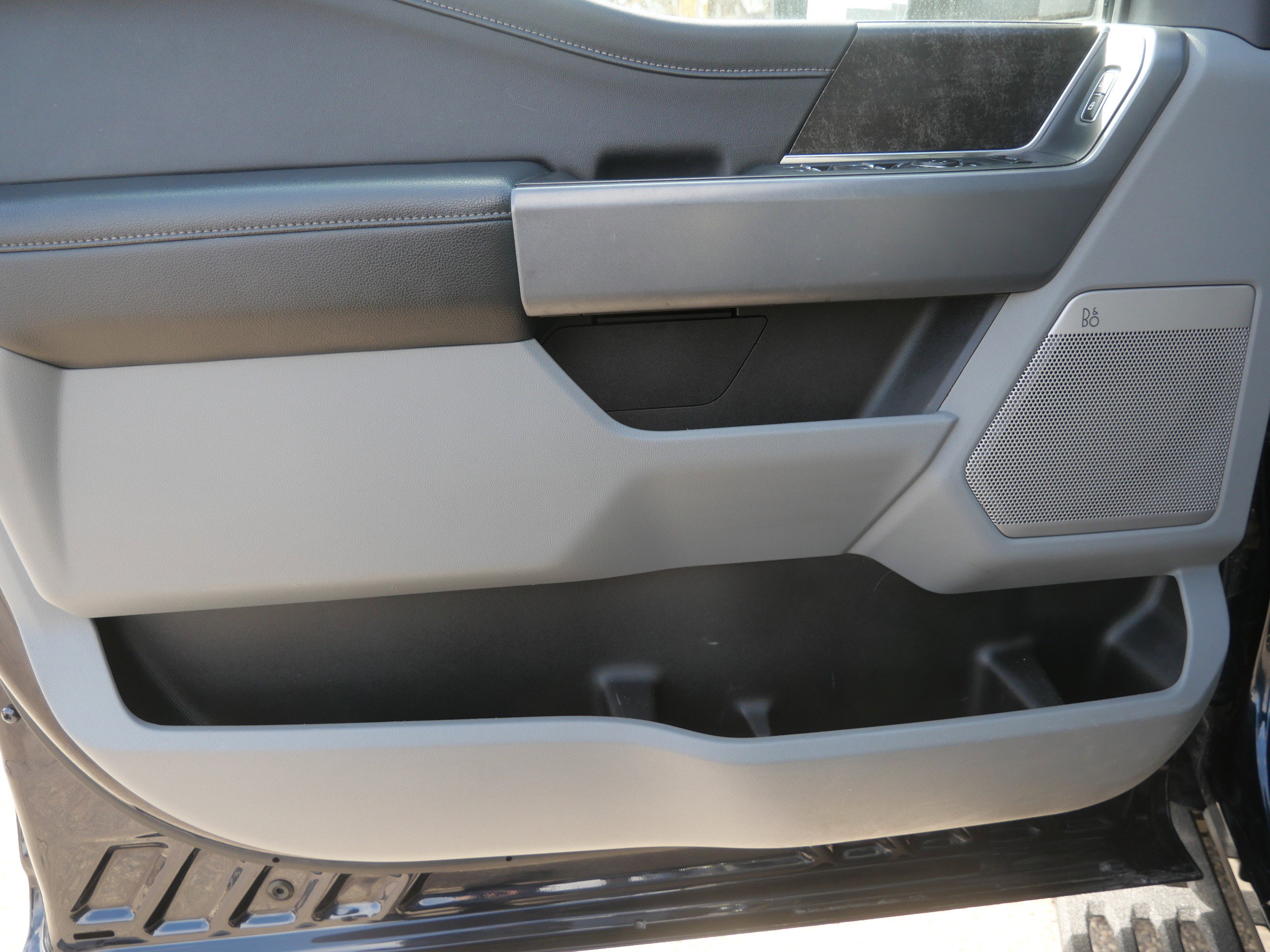 Used 2023 Ford F350 XLT w/ Black Appearance Package image 10