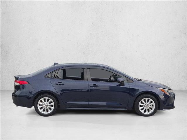 Used 2022 Toyota Corolla LE w/ LE Convenience Package FWD image 4