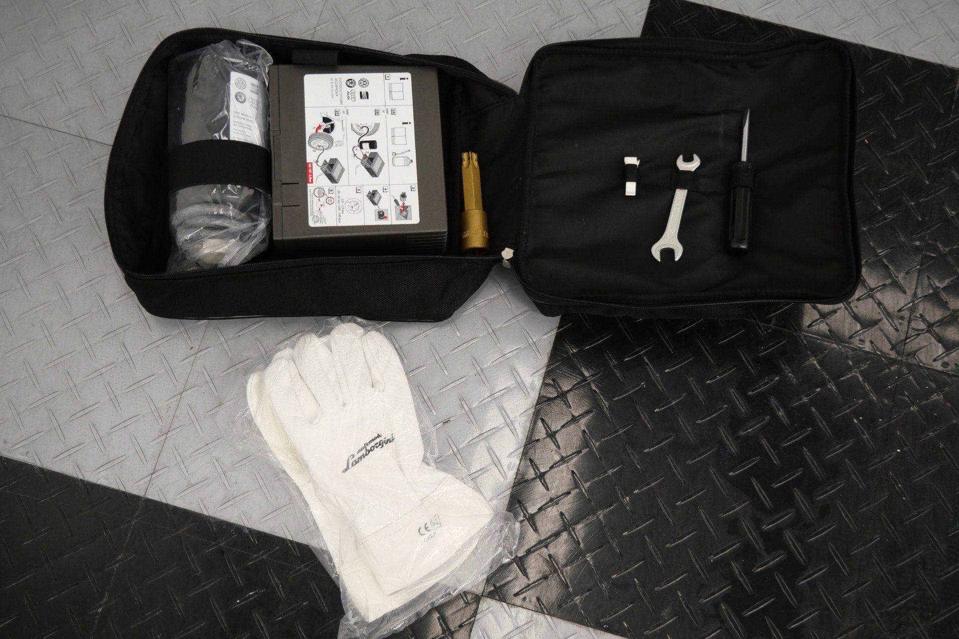 Used 2014 Lamborghini Aventador LP 700-4 image 37