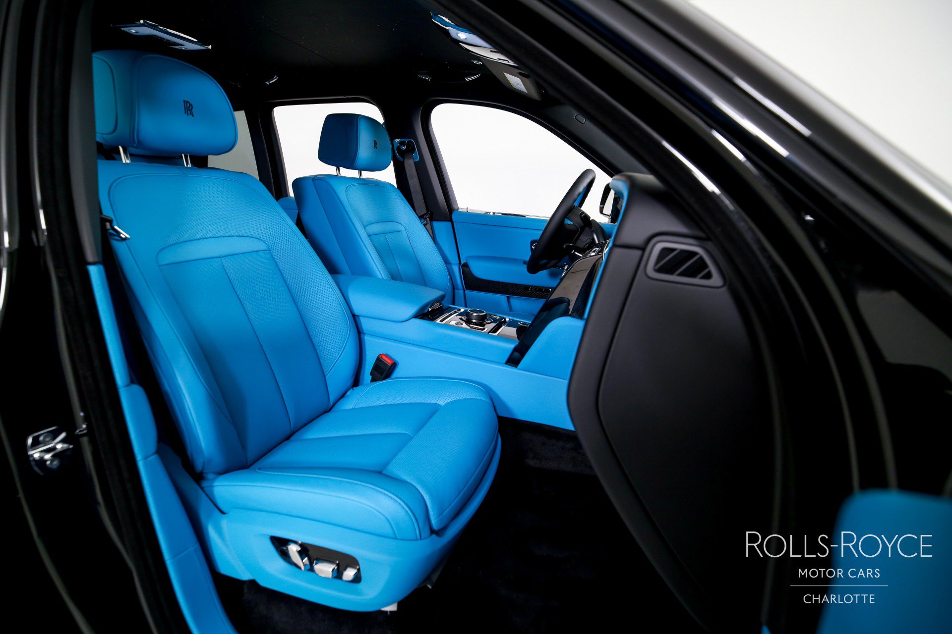 New 2026 Rolls-Royce Cullinan Black Badge image 36